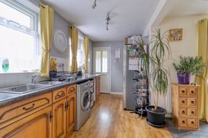 Kitchen- click for photo gallery